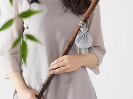 Đeo t&uacute;i thơm