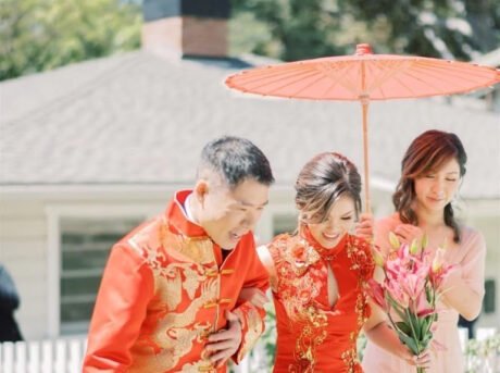 Che ô đỏ trong đám cưới