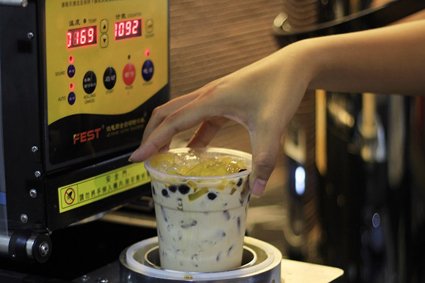 Ép miệng ly trà sữa